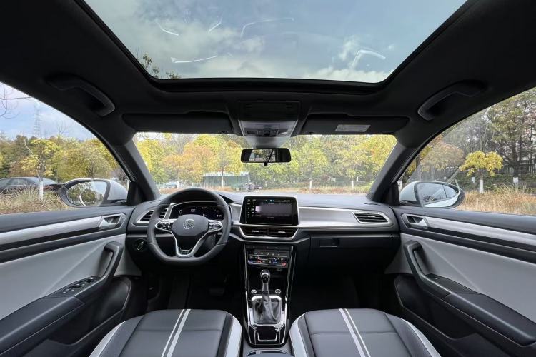 Used Volkswagen T-ROC 2025 Facelift Model 2 300TSI DSG Two-Wheel Drive Chenguang Edition
