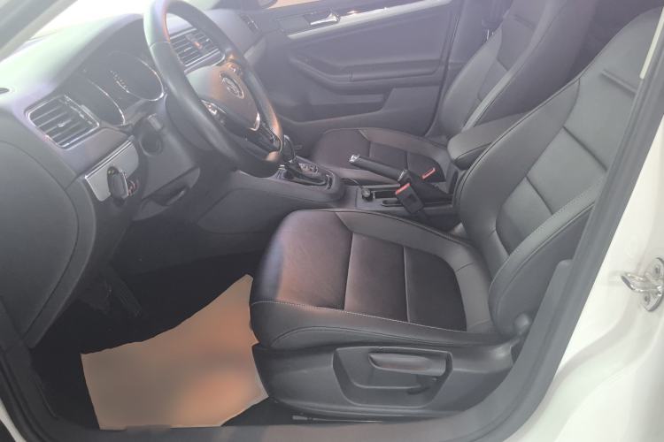 Used Volkswagen Sagitar 2017 230TSI Automatic Comfort Version
