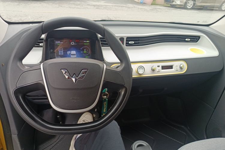 Used Wuling Hongguang MINIEV 2021 Macaron Fashion Edition Lithium-Ion Battery Center Console