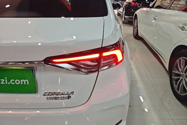 Used Toyota Corolla 2023 1.8L Smart Electric Hybrid Dual-Motor Elite Edition Right Rear Taillight