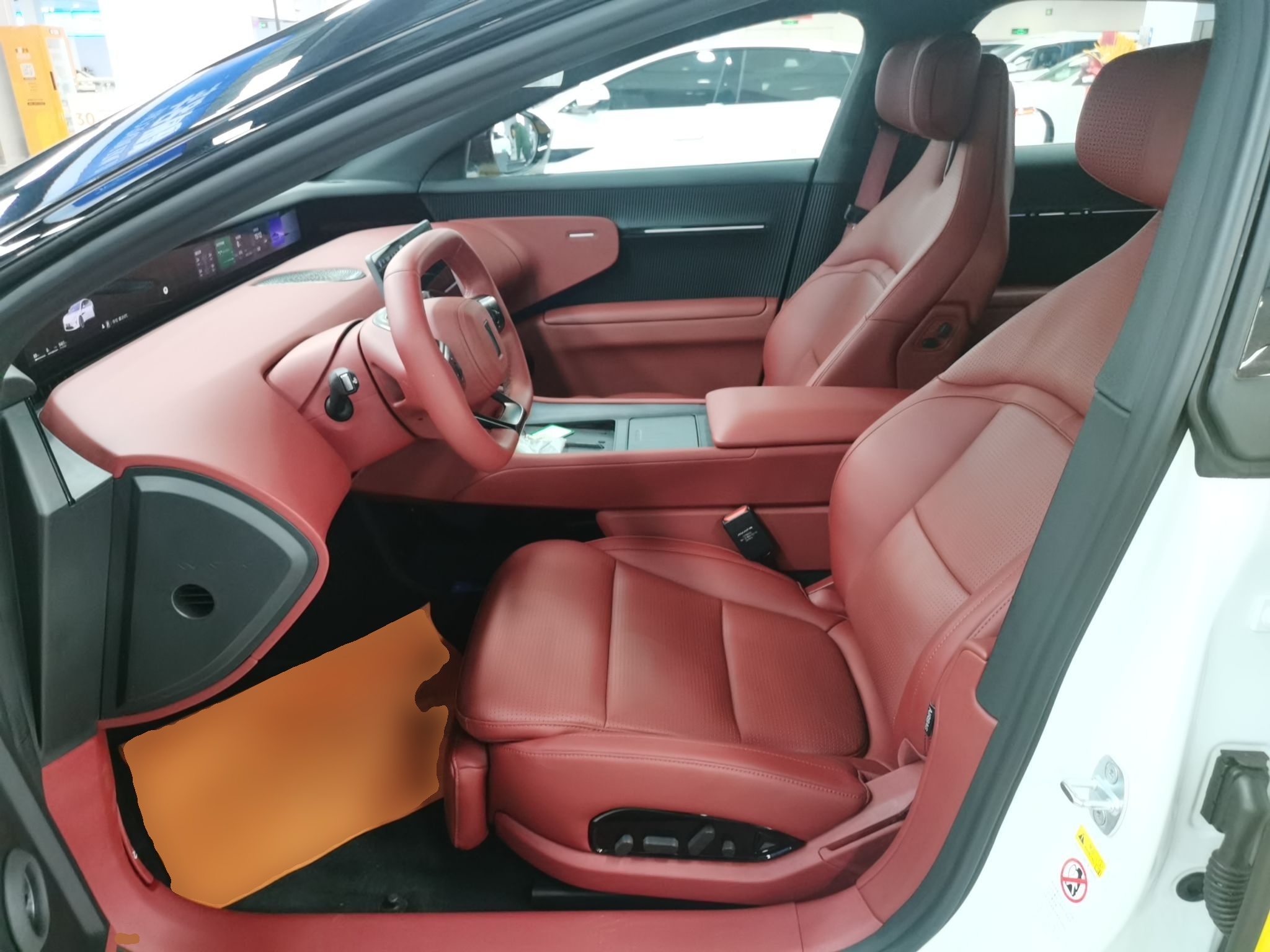 المقاعد الأمامية داخل السيارة