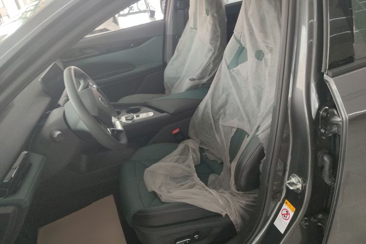 Used Changan UNI-V iDD 2024 Blue Whale Smart Electric iDD 136km ZhiKu Model
