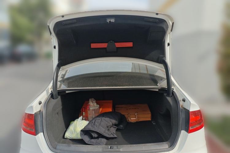 Used Audi A4L 2012 2.0 TFSI automatic standard version Trunk