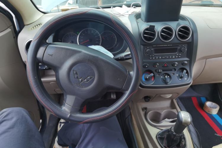 Used Wuling Hongguang 2010 1.4L Comfort Version Center Console