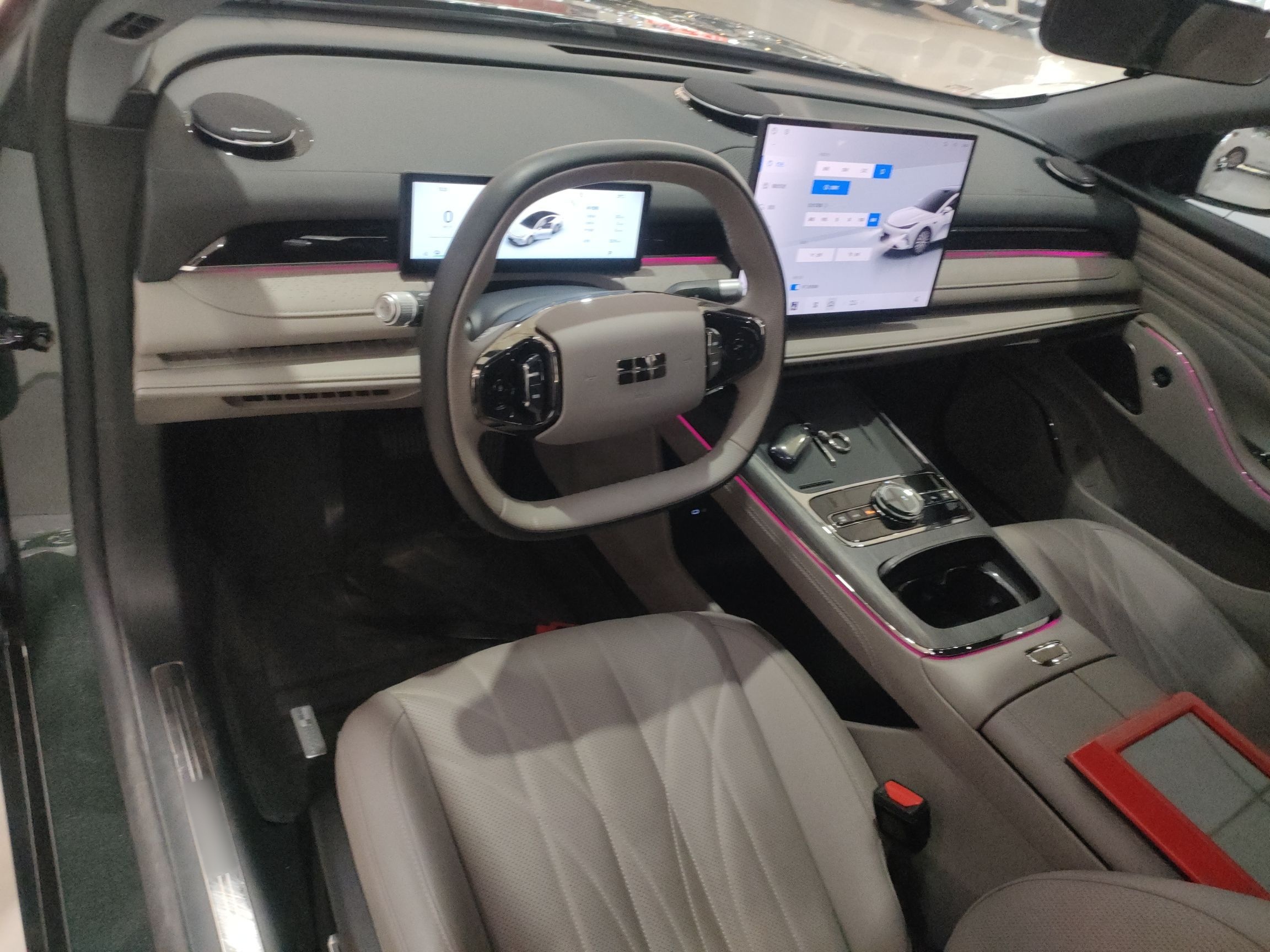 Geely Galaxy 8 2025 130km EM-i Deluxe Edition — снимка 12