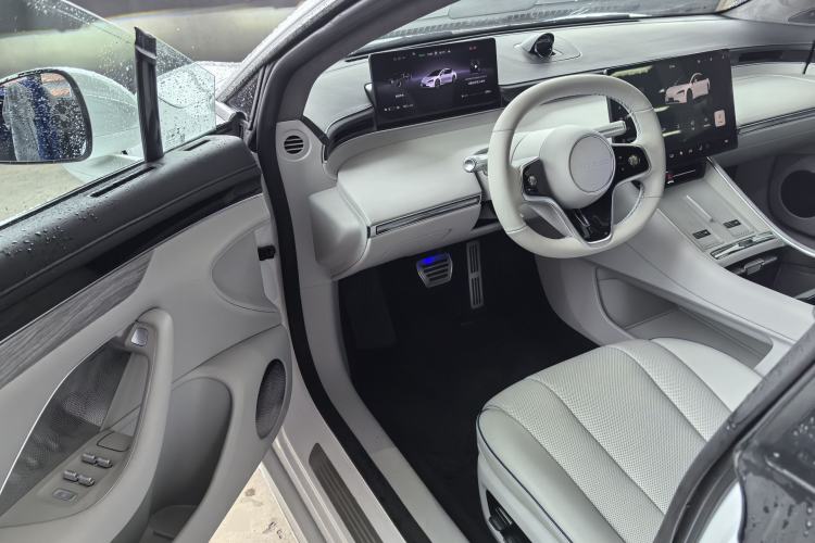 Used Hima Luxeed S7 2025 855 km Max