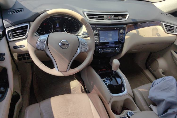 Used Nissan X-Trail 2014 2.5L CVT Ultimate Edition 4WD Steering Wheel