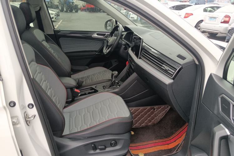 Used Volkswagen Tiguan L 2022 330TSI Automatic Two-Wheel Drive R-Line Flagship Edition Right Front Seat