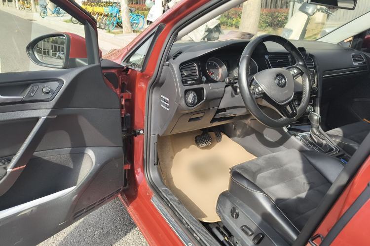 Used Volkswagen Golf 2015 1.4TSI Automatic Flagship Model
