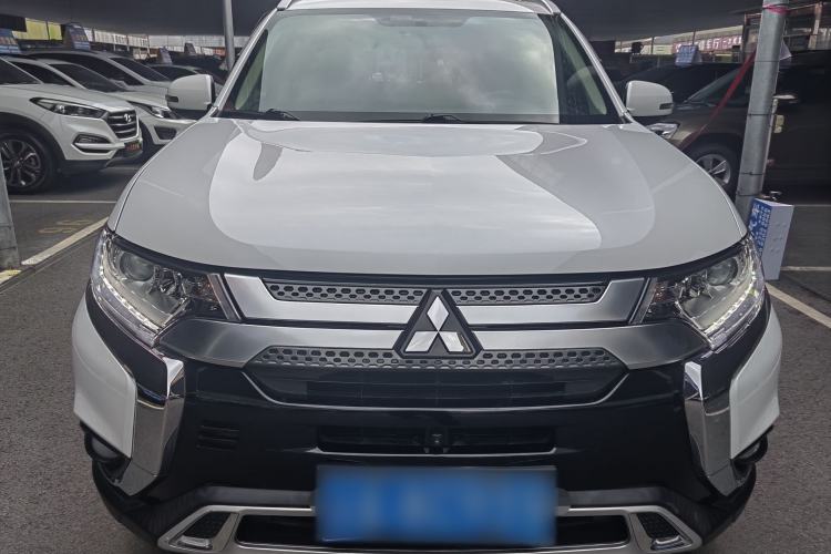 Used Mitsubishi Outlander 2020 2.0L Two-Wheel Drive Enjoyment Version 5 Seats Exterior 1