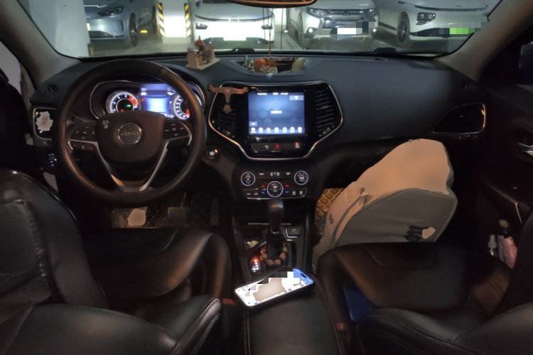 Used Jeep Cherokee 2019 2.0T Two-Wheel Drive Smart Enjoyment Version China V
