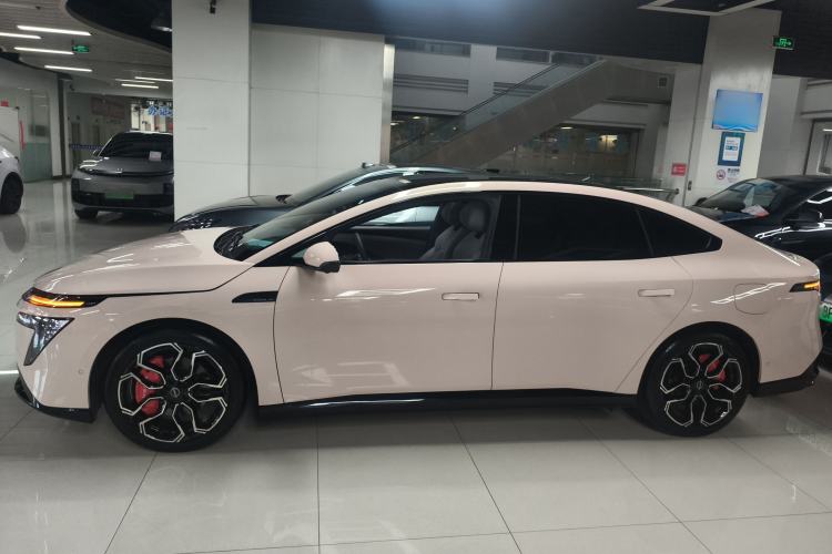 Used Nissan N7 2025 625 Max Exterior 3