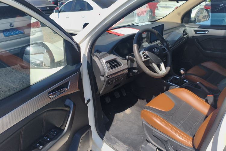 Used BAIC Weiwang M50F 2017 1.5L Comfort Edition Driver Seat