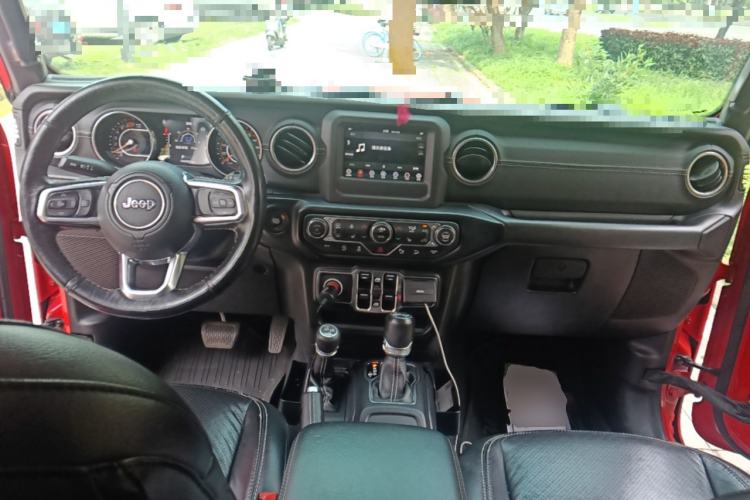 Used Jeep Wrangler 2018 2.0T Sahara Four-Door Edition Center Console