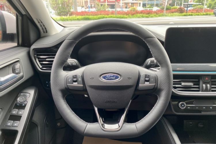 Used Ford Focus 2021 Hatchback EcoBoost 180 Automatic Titanium Edition Steering Wheel