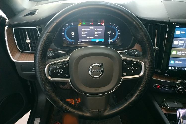 Used Volvo XC60 2024 B5 4x4 Smart Luxury Edition Steering Wheel