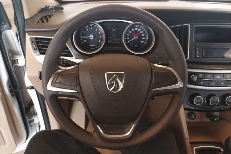 Used Baojun 730 2019 1.5L Manual Value Edition 7 Seats China VI Emission Standard Steering Wheel
