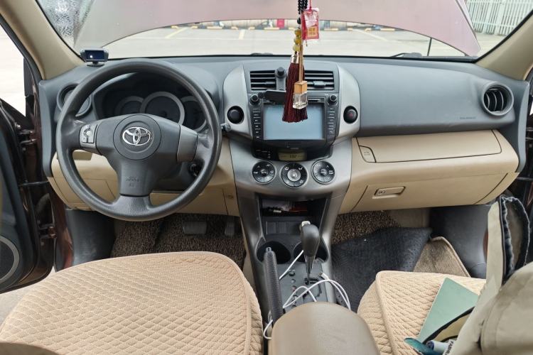 Used Toyota RAV4 2011 2.0L Automatic Classic Edition Center Console