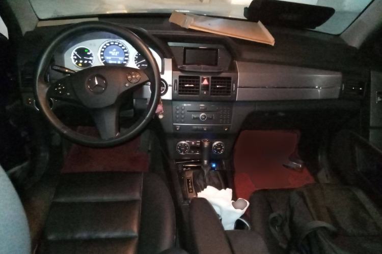 Used Mercedes-Benz GLK-Class 2011 GLK 300 4MATIC Dynamic Model Center Console