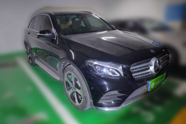 Used Mercedes-Benz GLC 2018 Facelift GLC 260 4MATIC Luxury Edition Front Right 45 Deg