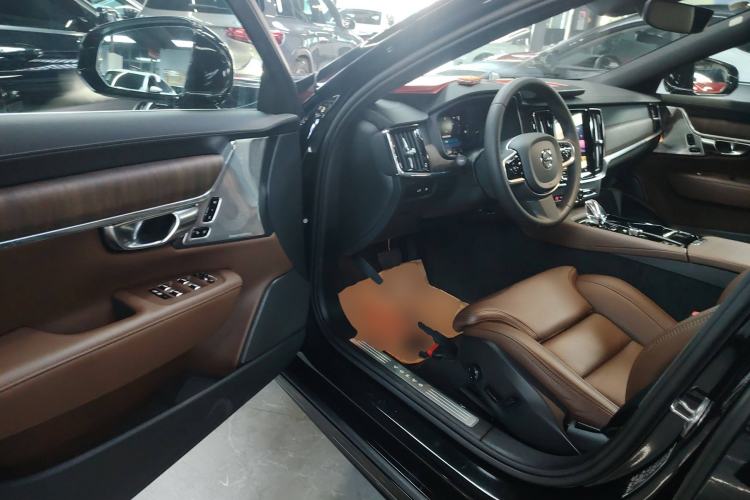 Used Volvo S90 New Energy 2025 Plug-in Hybrid Four-Wheel Drive Long-Range Luxury Smart Edition Interior 3