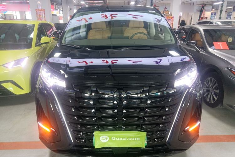 Used Denza D9 2022 DM-i 1040 Prestige Model Front