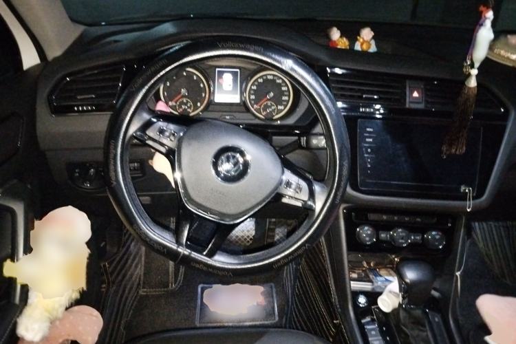 Used Volkswagen Tiguan L 2019 Updated Version 330TSI Automatic Two-Wheel Drive Panoramic Comfort Edition China VI Standard Steering Wheel