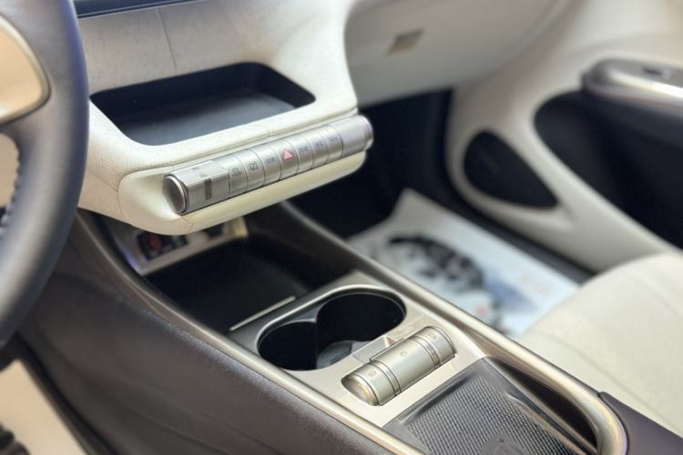 Used BYD Dolphin 2021 405 km Fashion Edition Gear Lever