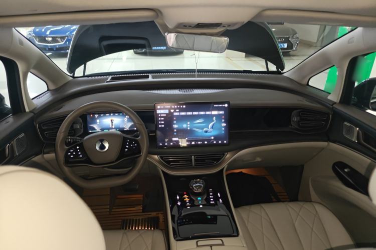 Used Denza D9 2022 DM-i 970 Four-Wheel Drive Prestige Model
