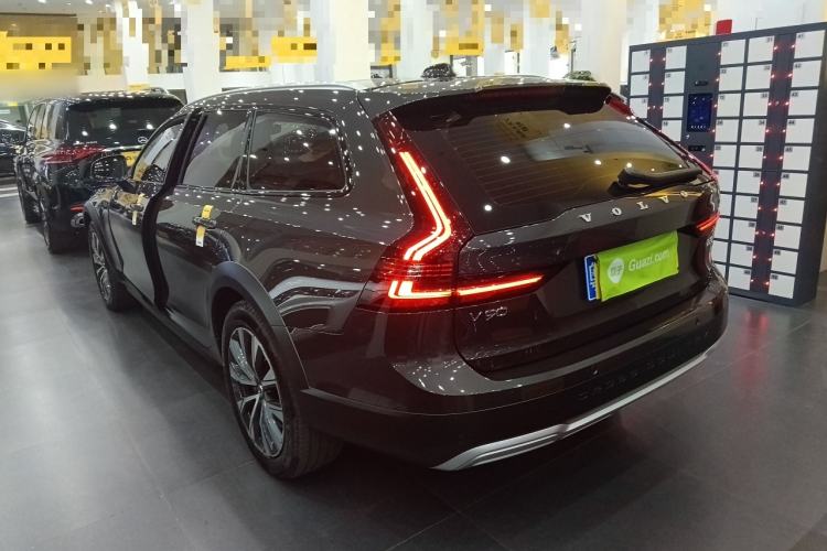 Used Volvo V90 2024 Cross Country B5 AWD Smart Range Edition
