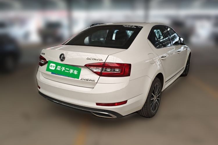Used Skoda Octavia 2018 1.6L Automatic Luxury Edition Rear Right 45 Deg