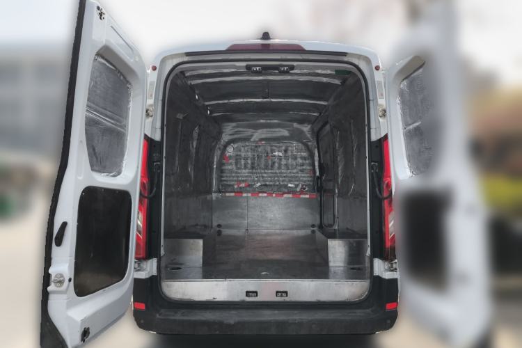 Used SAIC MAXUS Xintu V90 2022 2.0T Manual VAN Rear-Drive Extended Wheelbase High Roof with Dual Rear Tires 3-Seater
