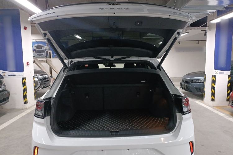 Used Volkswagen T-ROC 2025 Facelift Model 2 300TSI DSG Two-Wheel Drive Chenguang Edition Trunk