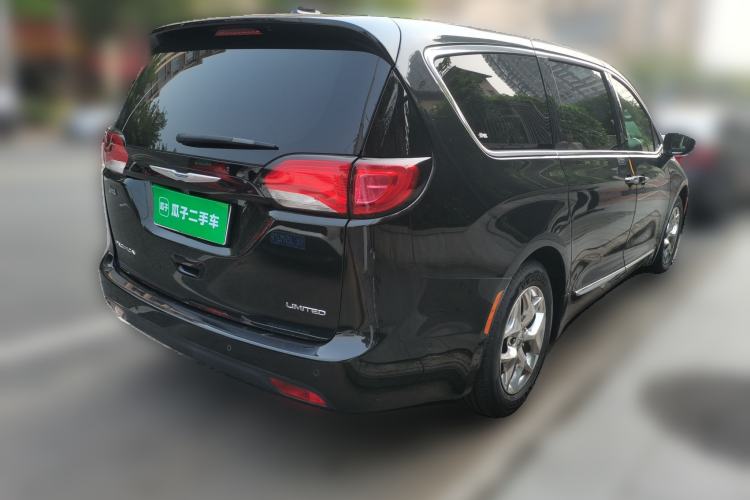 Used Chrysler Grand Voyager 2017 3.6L Premium Edition Rear Right 45 Deg