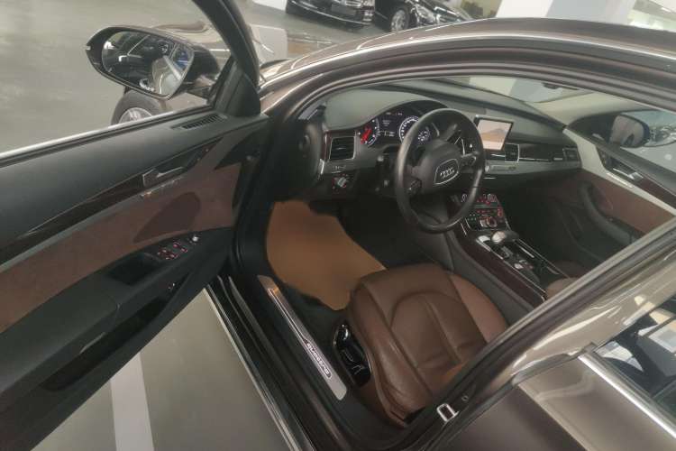 Used Audi A8 2014 A8L 45 TFSI quattro Comfort model
