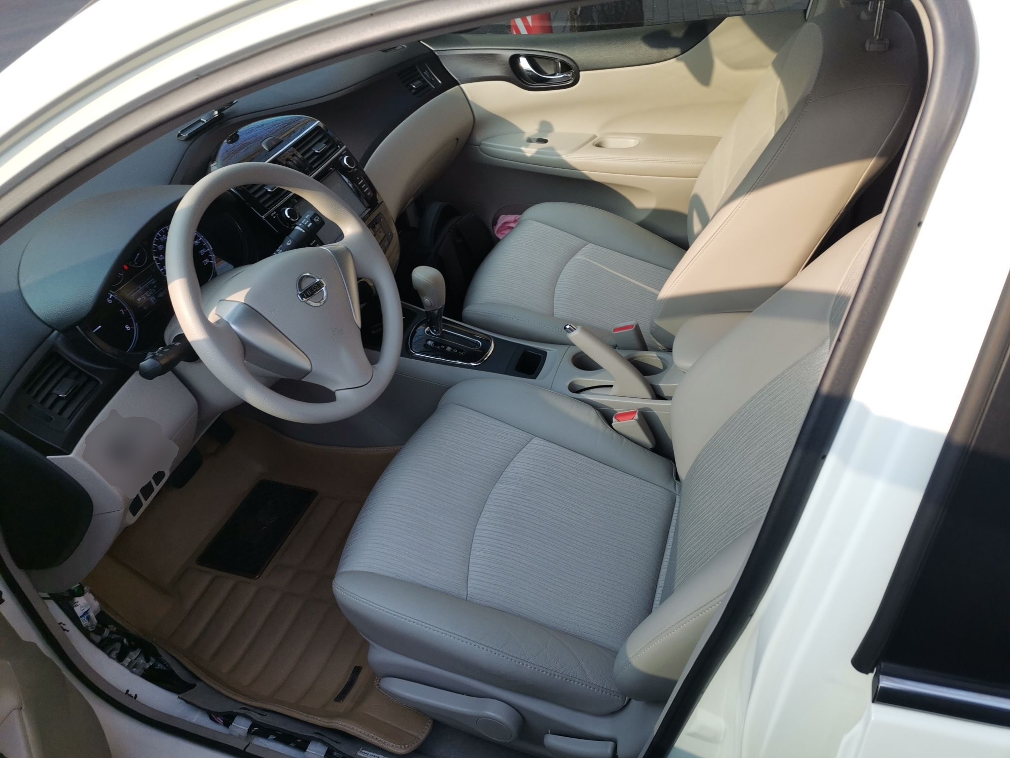 Переднее сиденье в автомобиле