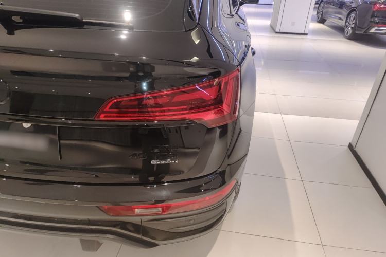 Used Audi Q5L Sportback 2024 40 TFSI Fashion Version Right Rear Taillight