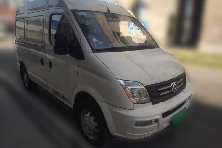 Used SAIC MAXUS Xintu V80 2021 2.0T Manual Classic City Delivery King Short Wheelbase Mid-Roof Design 3 Seats
