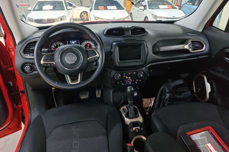 Used Jeep Renegade 2018 Connected Large Screen Version 180T Automatic Jingneng Version Center Console