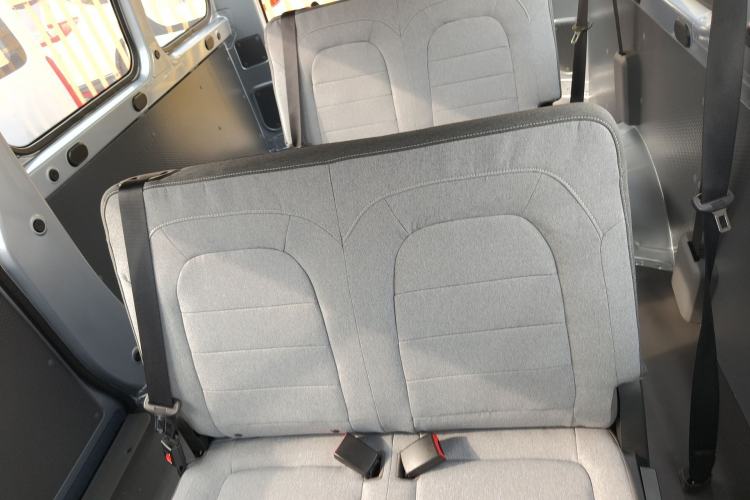 Used Wuling Yangguang 2024 300KM Comfort Version Passenger Van 75kW Left Rear Seat