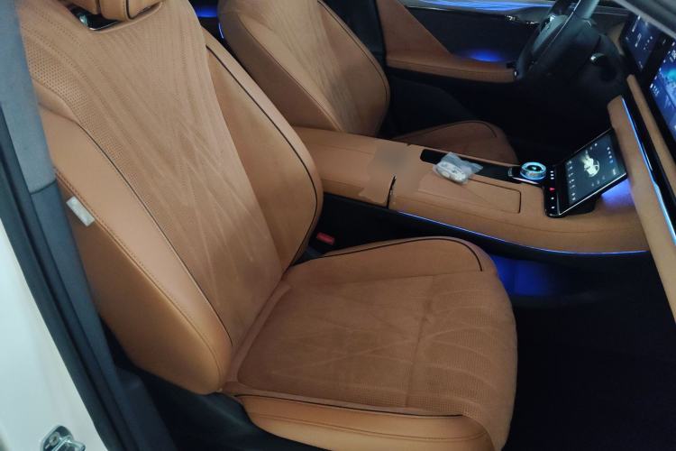 Used VOYAH PASSION 2023 Four-Wheel Drive Long-Range Version Right Front Seat