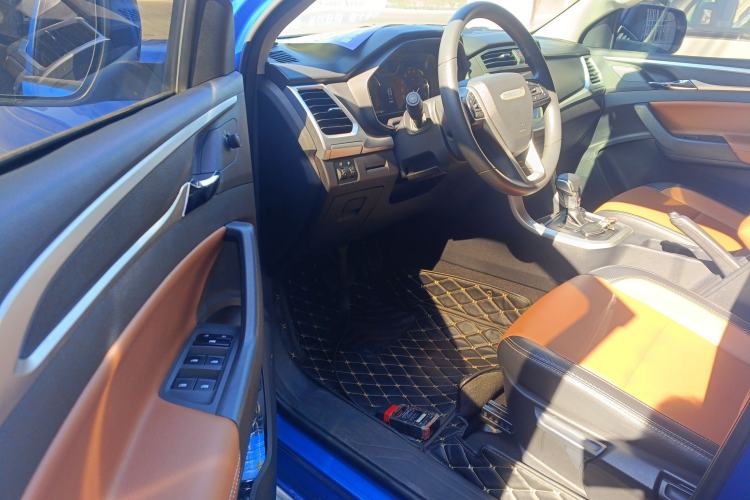 Used SAIC MAXUS T70 2021 2.0T Diesel Automatic 4x4 Elite Version with Long Bed and High Ground Clearance
