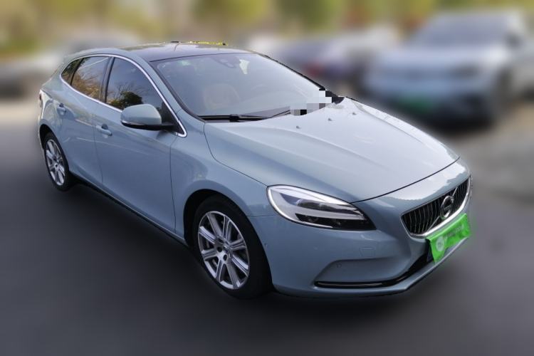 Used Volvo V40 2017 T3 Zhiya Edition Front Right 45 Deg