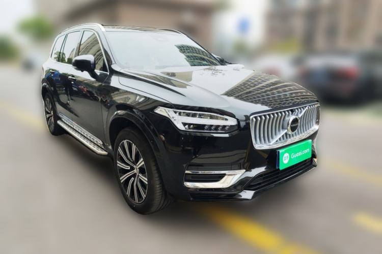 Used Volvo XC90 2025 B5 SmartDrive Luxury Edition 7-Seater Front Right 45 Deg