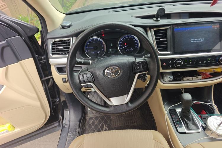 Used Toyota Highlander 2018 2.0T Two-Wheel Drive Elite Edition 5 Seats Emission Standard China V Steering Wheel