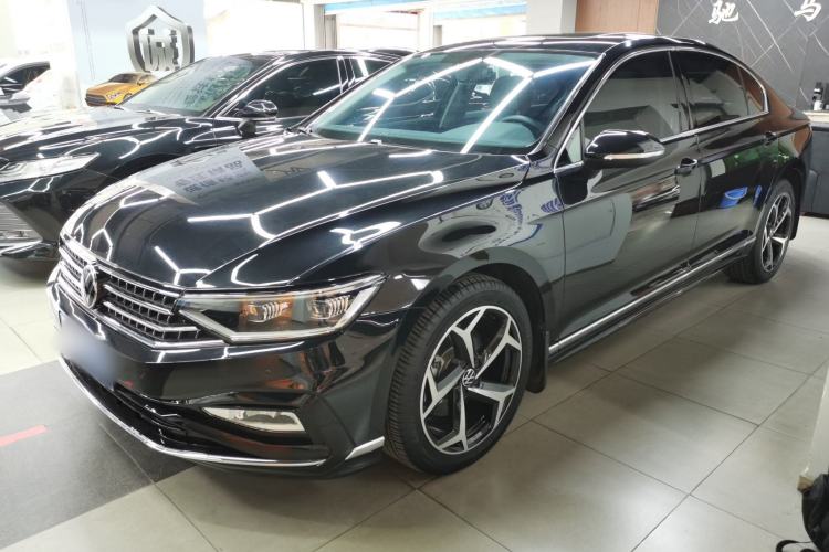 Used Volkswagen Magotan 2023 2 Million Units Limited Edition 330TSI DSG Leading Version
