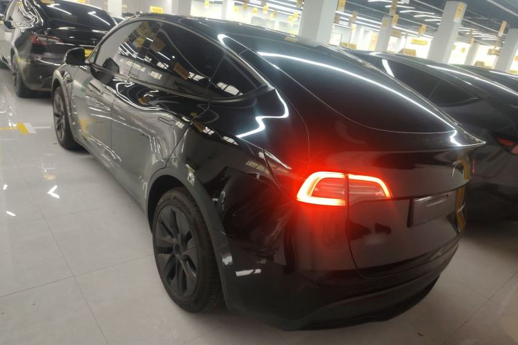 Used Tesla Model Y 2023 Long-Range All-Wheel-Drive Version