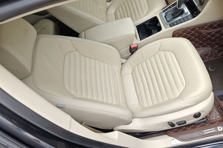 Used Volkswagen Magotan 2013 1.8TSI Luxury Model Right Front Seat