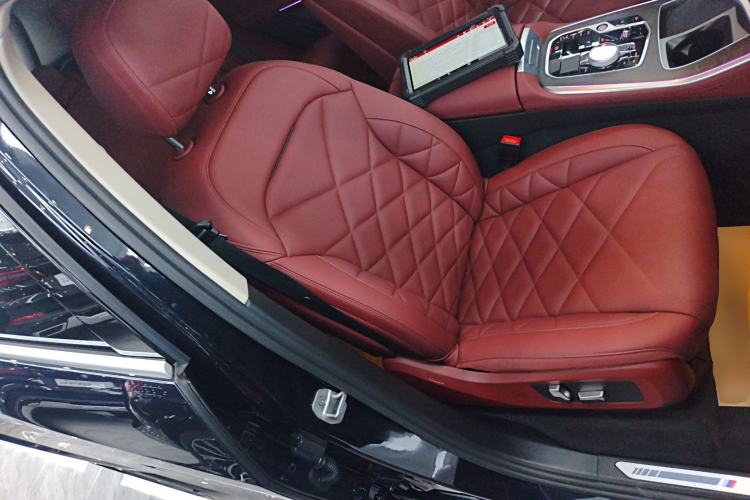 Used BMW X5 2023 xDrive 30Li Luxury M Sport Package Right Front Seat