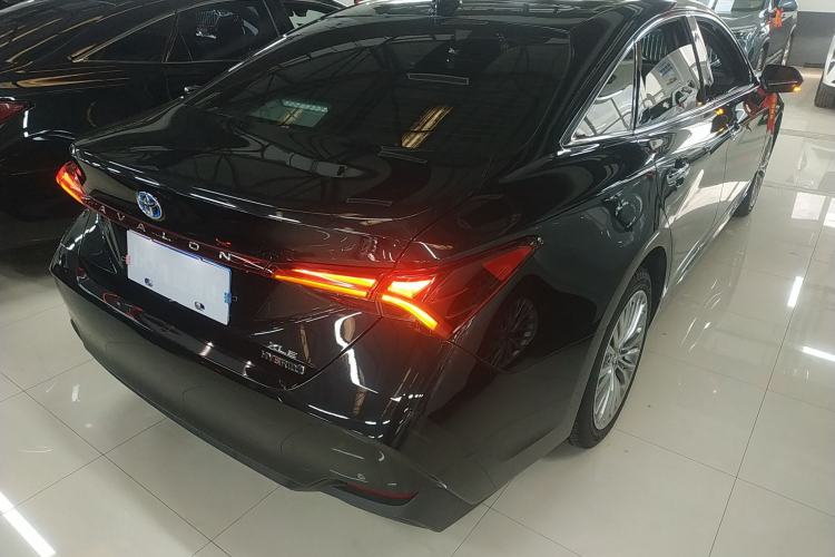 Used Toyota Avalon 2019 Dual-Engine 2.5L XLE Prestige Version China VI Standard